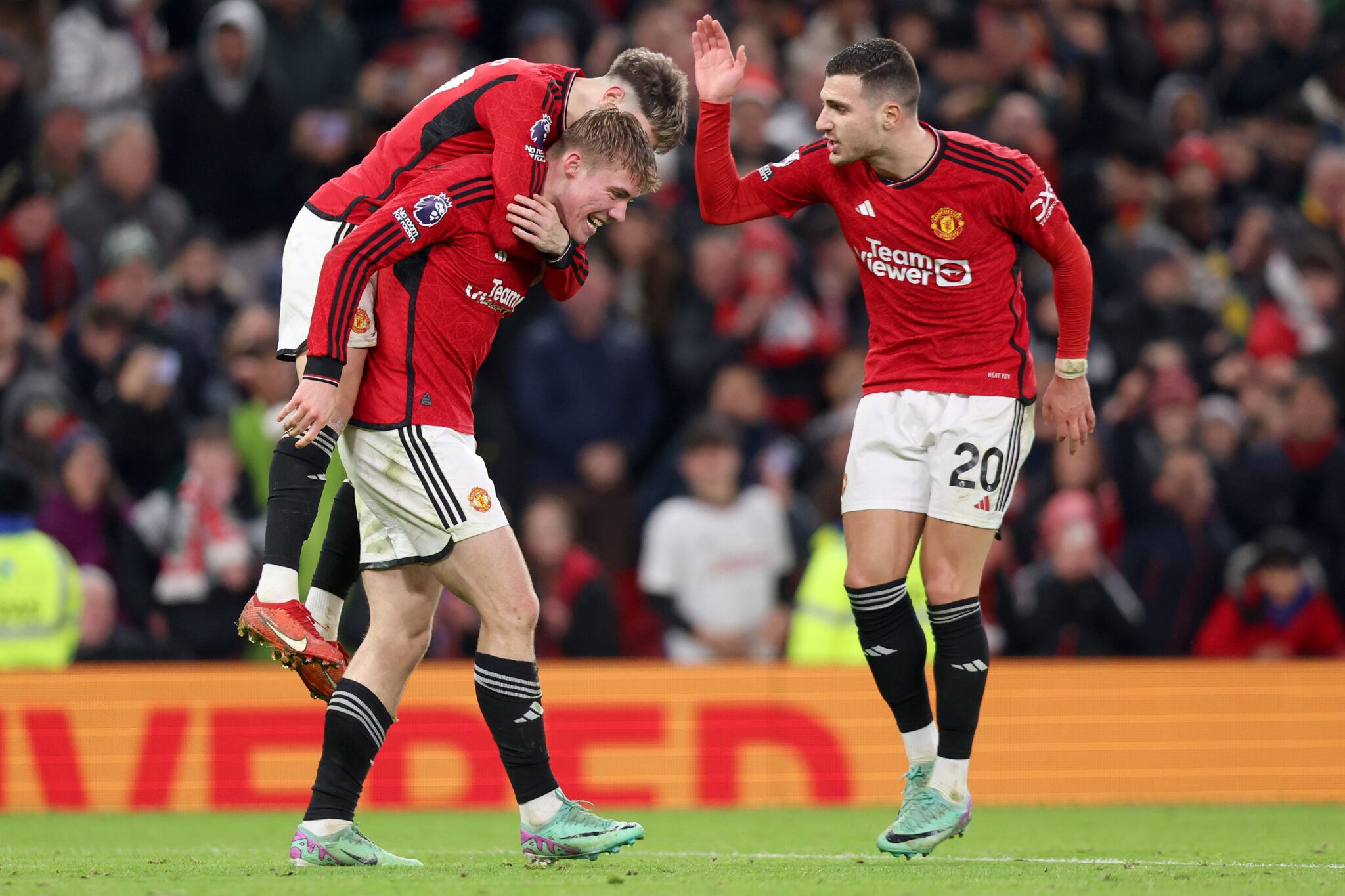 Redemption at Old Trafford: Manchester United's Stunning Revival Secures Victory Over Villa