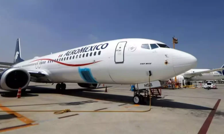 Aeromexico Passenger Opens Airline Emergency Door | Walked Out On A Wing