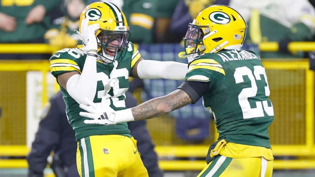 Green Bay Glitters: Packers Secure Playoff Spot in Commanding 17-9 Victory Over Bears