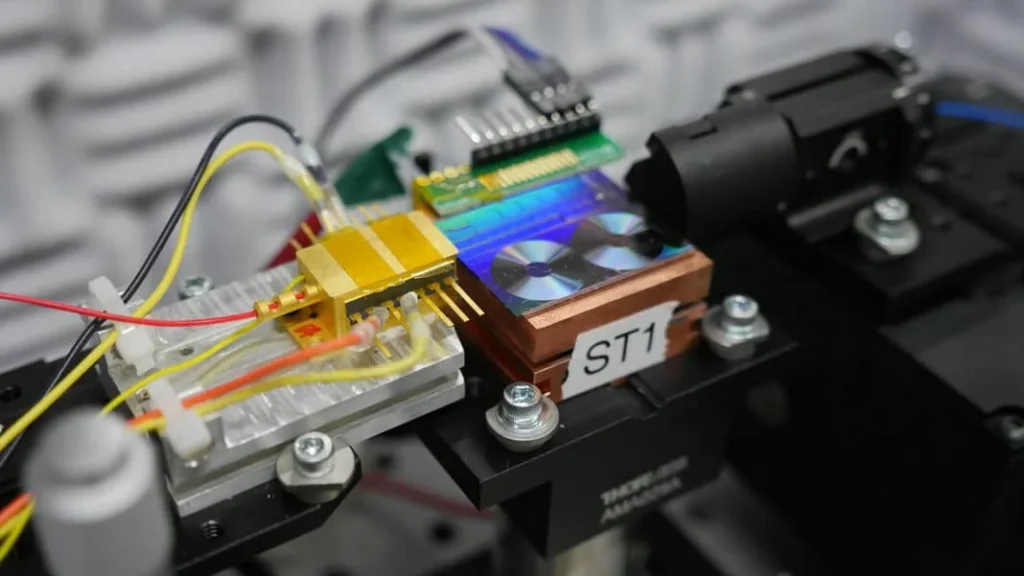 Revolutionary Compact Chip Converting Light into Microwave